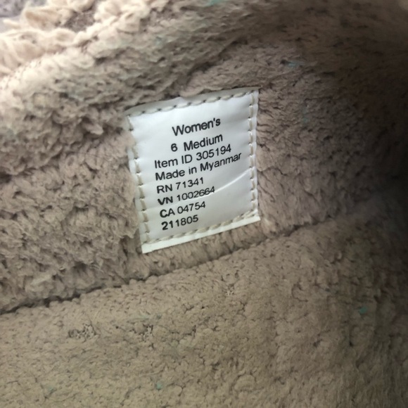 L.L. Bean women’s Daybreak Scuffs in taupe/chocolate dog motif - Picture 7 of 7